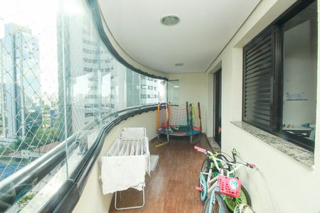 Apartamento à venda com 141m², 3 quartos e 3 vagas Apartamento à venda com 141m², 3 quartos e 3 vagasVaranda da Sala