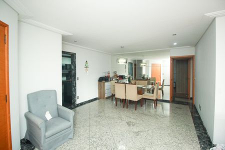 Apartamento à venda com 141m², 3 quartos e 3 vagas Apartamento à venda com 141m², 3 quartos e 3 vagasSala de Jantar