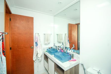 Apartamento à venda com 141m², 3 quartos e 3 vagas Apartamento à venda com 141m², 3 quartos e 3 vagasBanheiro da Suíte 1