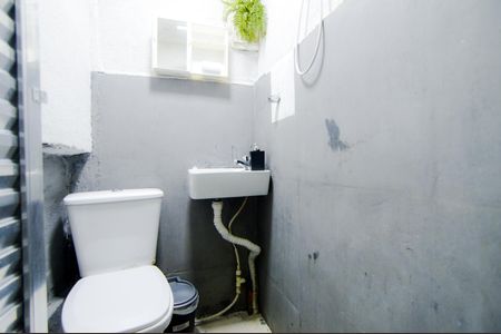 Banheiro de kitnet/studio para alugar com 1 quarto, 35m² em Vila Maricy, Guarulhos