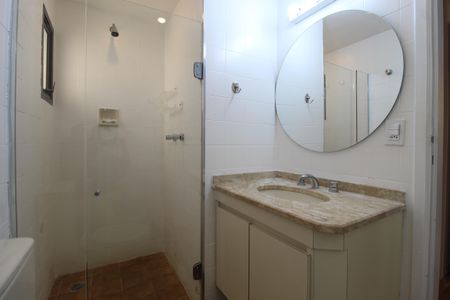 Banheiro de apartamento à venda com 1 quarto, 45m² em Itaim Bibi, São Paulo