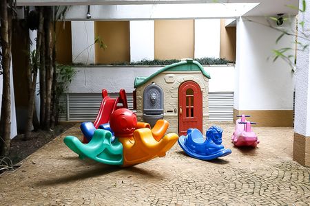 Apartamento à venda com 132m², 3 quartos e 2 vagasÁrea comum - Playground