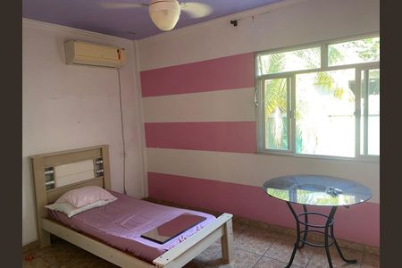 Quarto de casa para alugar com 2 quartos, 75m² em Parque Fluminense , Duque de Caxias