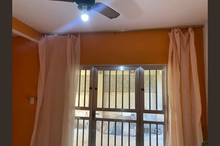 Quarto de casa para alugar com 2 quartos, 75m² em Parque Fluminense , Duque de Caxias