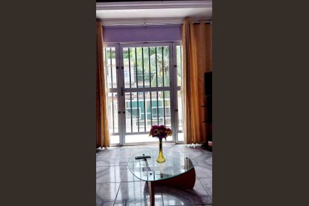 Sala de casa para alugar com 2 quartos, 75m² em Parque Fluminense , Duque de Caxias