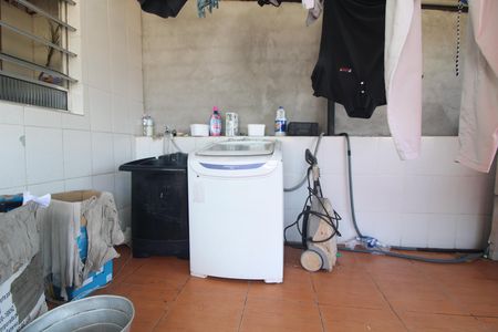 Casa à venda com 220m², 4 quartos e 2 vagasLavanderia