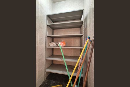 Casa à venda com 280m², 5 quartos e 4 vagasDespensa 