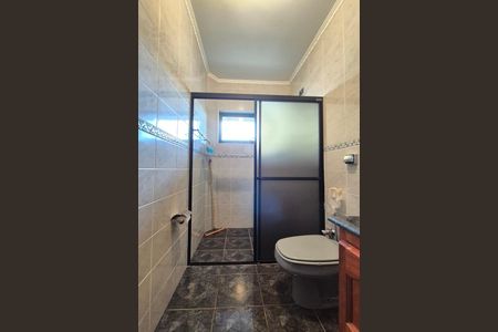 Casa à venda com 280m², 5 quartos e 4 vagasBanheiro da Suíte