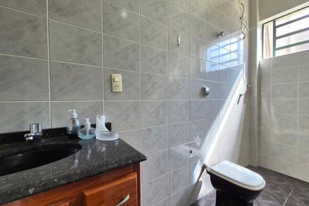 Casa à venda com 280m², 5 quartos e 4 vagasBanheiro