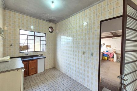 Casa à venda com 280m², 5 quartos e 4 vagasCozinha 