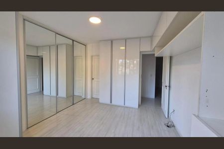 Quarto de apartamento à venda com 3 quartos, 228m² em Passo d’Areia, Porto Alegre