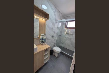 Banheiro  de apartamento à venda com 3 quartos, 228m² em Passo d’Areia, Porto Alegre