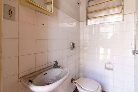 Casa à venda com 250m², 3 quartos e 4 vagasBanheiro de Serviço