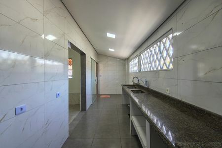 Casa para alugar com 100m², 2 quartos e 2 vagasCozinha 