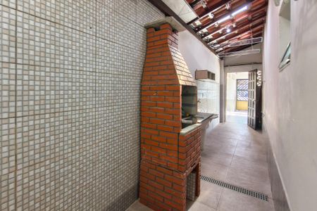 Casa para alugar com 100m², 2 quartos e 2 vagasChurrasqueira