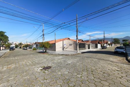 Casa para alugar com 100m², 2 quartos e 2 vagasFachada