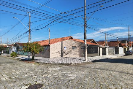 Casa para alugar com 100m², 2 quartos e 2 vagasFachada