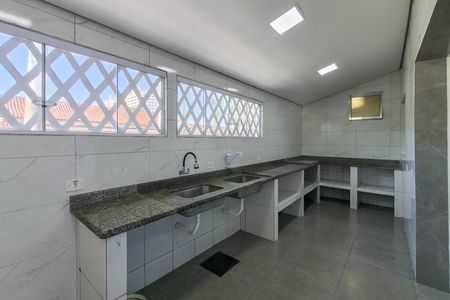 Casa para alugar com 100m², 2 quartos e 2 vagasCozinha 