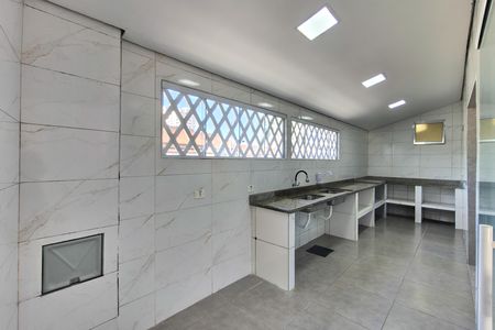 Casa para alugar com 100m², 2 quartos e 2 vagasCozinha 
