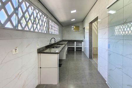 Casa para alugar com 100m², 2 quartos e 2 vagasCozinha 