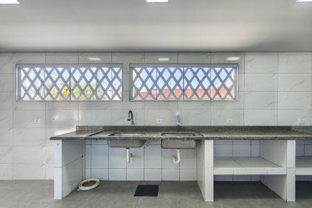 Casa para alugar com 100m², 2 quartos e 2 vagasCozinha 