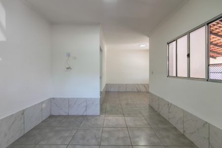 Casa para alugar com 100m², 2 quartos e 2 vagasSala