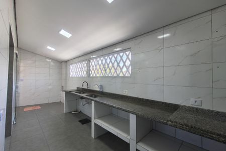 Casa para alugar com 100m², 2 quartos e 2 vagasCozinha 