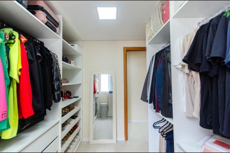 Apartamento à venda com 46m², 2 quartos e 1 vaga Apartamento à venda com 46m², 2 quartos e 1 vagaQuarto - Closet