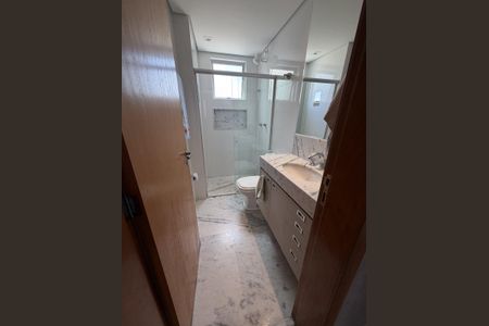 Apartamento à venda com 193m², 4 quartos e 2 vagasBanheiro