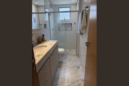 Apartamento à venda com 193m², 4 quartos e 2 vagasBanheiro