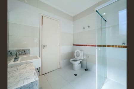 Apartamento à venda com 456m², 4 quartos e 6 vagasBanheiro da Suíte 3