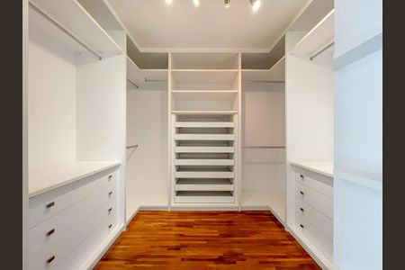 Apartamento à venda com 456m², 4 quartos e 6 vagasCloset da suíte 1