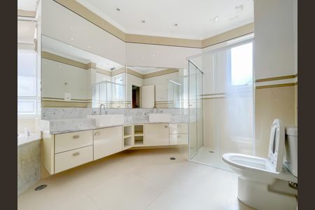 Apartamento à venda com 456m², 4 quartos e 6 vagasBanheiro da Suíte 1