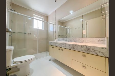 Apartamento à venda com 456m², 4 quartos e 6 vagasBanheiro da Suíte 4
