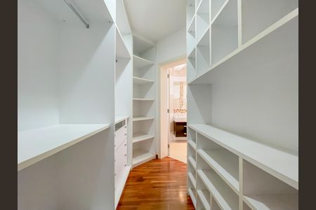 Apartamento à venda com 456m², 4 quartos e 6 vagasCloset da suíte 2
