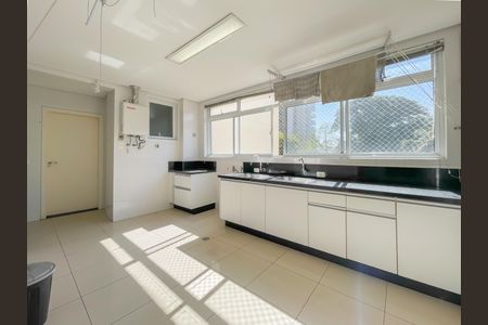 Apartamento à venda com 456m², 4 quartos e 6 vagasÁrea de Serviço