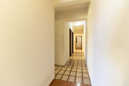 Casa à venda com 100m², 3 quartos e 4 vagasCorredor
