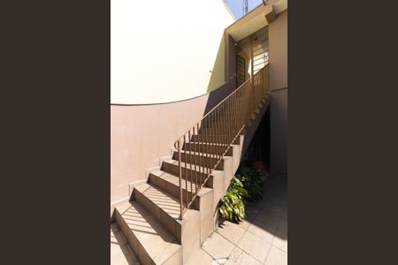 Casa à venda com 100m², 3 quartos e 4 vagasEscada 
