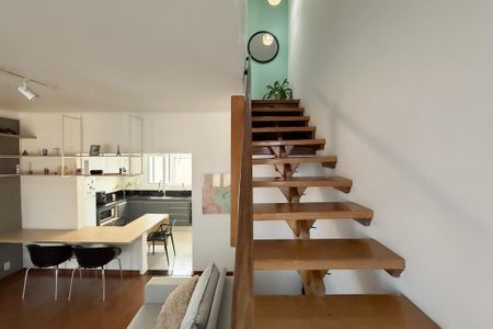 Casa de condomínio para alugar com 72m², 2 quartos e 2 vagasEscada