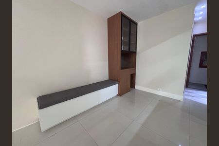 Apartamento para alugar com 75m², 2 quartos e 1 vagaSala