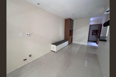 Apartamento para alugar com 75m², 2 quartos e 1 vagaSala