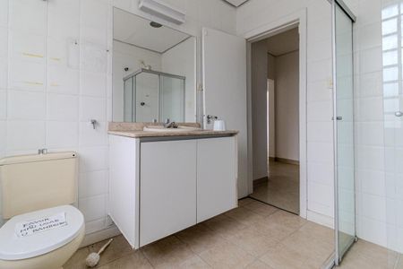 Casa à venda com 180m², 4 quartos e 2 vagas Casa à venda com 180m², 4 quartos e 2 vagasBanheiro