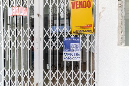 Casa à venda com 180m², 4 quartos e 2 vagas Casa à venda com 180m², 4 quartos e 2 vagasPlaquinha