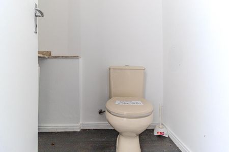 Casa à venda com 180m², 4 quartos e 2 vagas Casa à venda com 180m², 4 quartos e 2 vagasLavabo