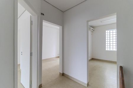 Casa à venda com 180m², 4 quartos e 2 vagas Casa à venda com 180m², 4 quartos e 2 vagasCorredor