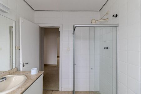 Casa à venda com 180m², 4 quartos e 2 vagas Casa à venda com 180m², 4 quartos e 2 vagasBanheiro