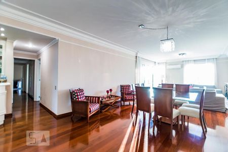 Apartamento para alugar com 220m², 3 quartos e 3 vagasSala