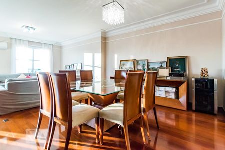 Apartamento para alugar com 220m², 3 quartos e 3 vagasSala