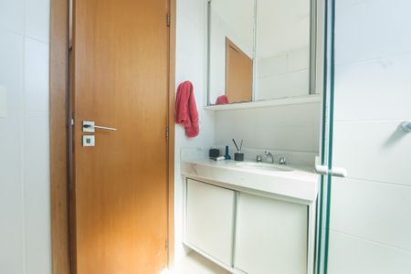 Apartamento para alugar com 68m², 2 quartos e 2 vagasBanheiro suite 