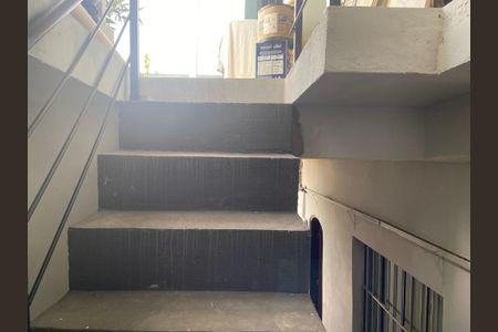 Casa para alugar com 30m², 1 quarto e sem vagaÁrea externa - escada para a área de serviço
